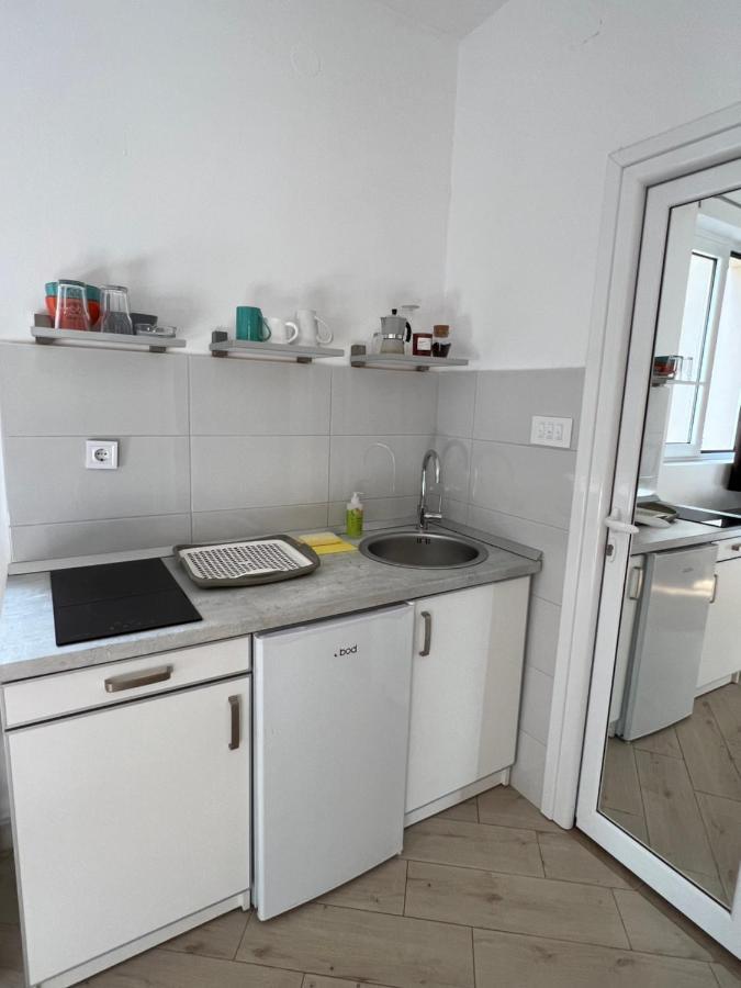 Ksenia Guesthouse Apartments And Studios Budva Eksteriør billede