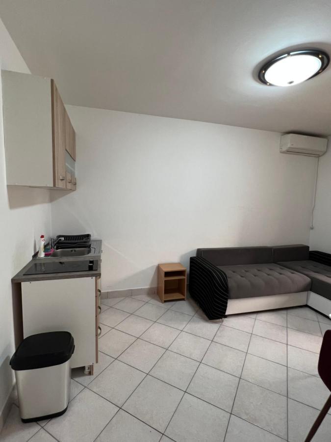 Ksenia Guesthouse Apartments And Studios Budva Eksteriør billede