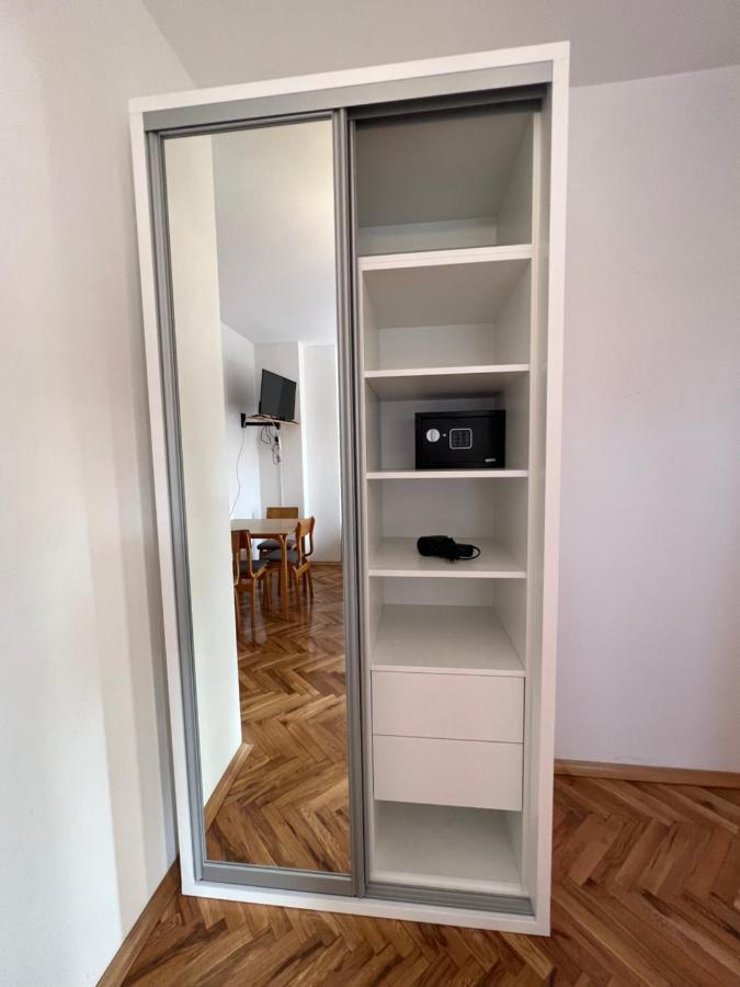 Ksenia Guesthouse Apartments And Studios Budva Eksteriør billede