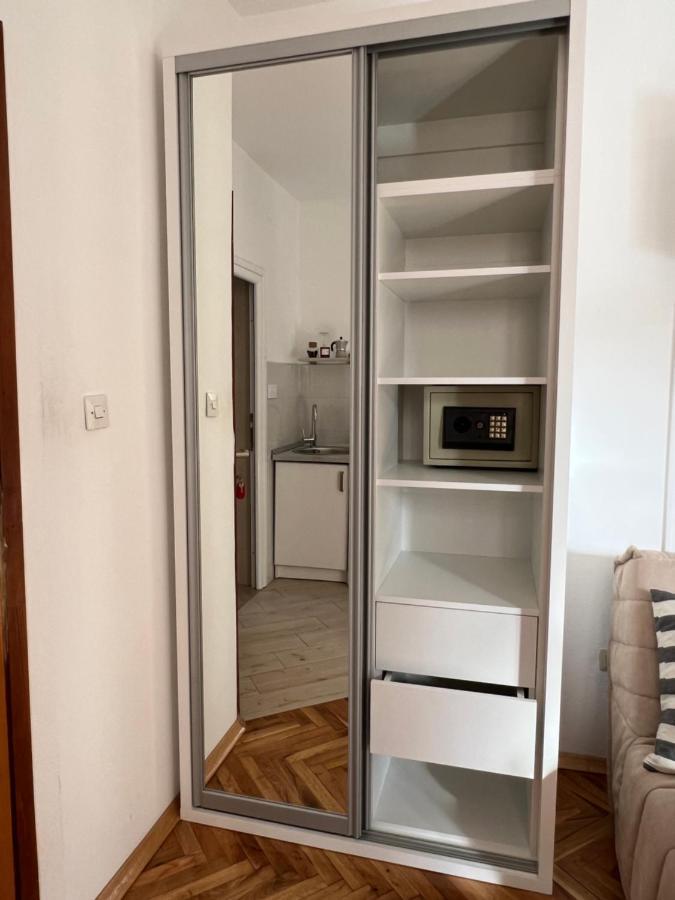Ksenia Guesthouse Apartments And Studios Budva Eksteriør billede