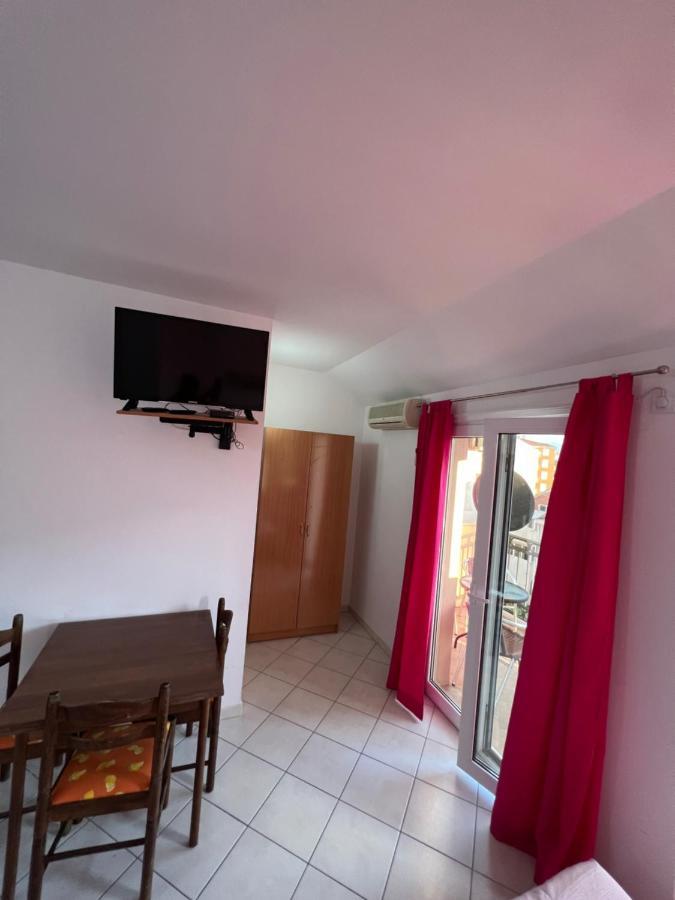 Ksenia Guesthouse Apartments And Studios Budva Eksteriør billede